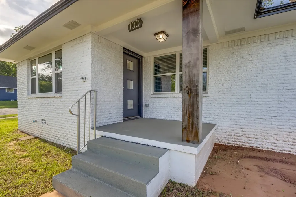 100 W Hull Street Denison TX 75021