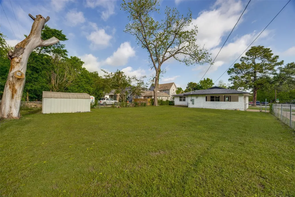 100 W Hull Street Denison TX 75021