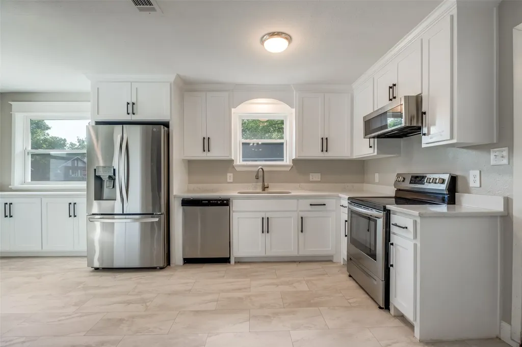 100 W Hull Street Denison TX 75021