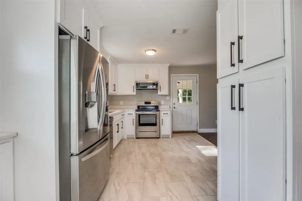 100 W Hull Street Denison TX 75021