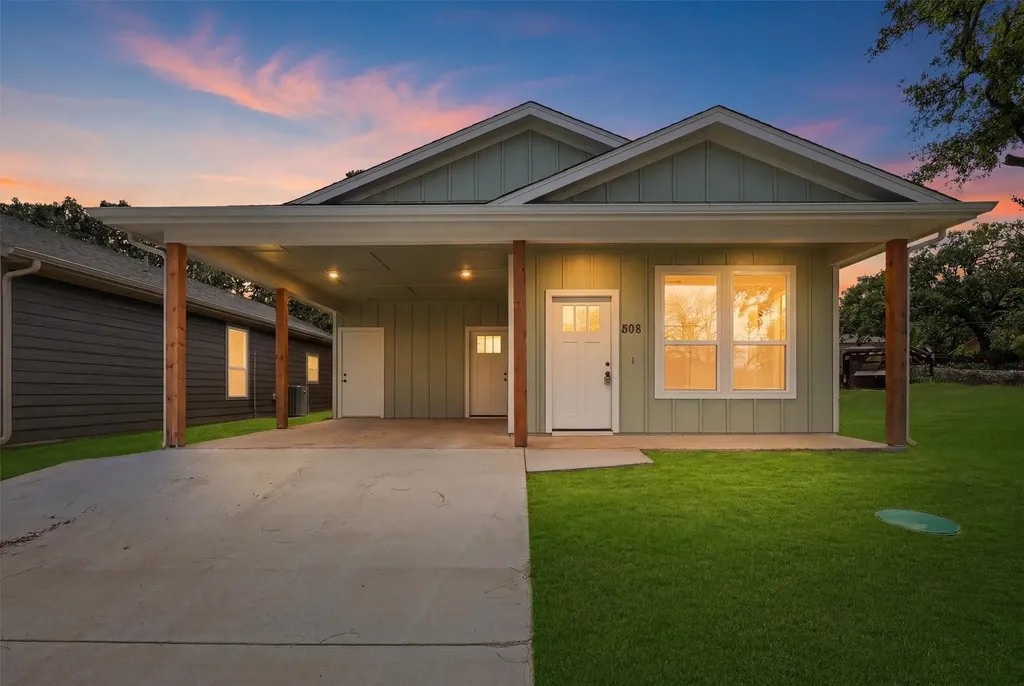 808 Branding Iron Trail Granbury TX 76049