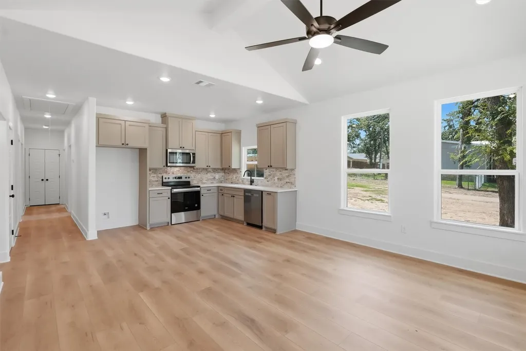 808 Branding Iron Trail Granbury TX 76049