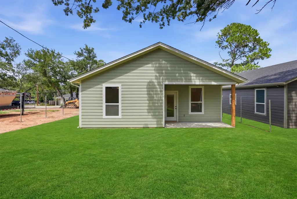808 Branding Iron Trail Granbury TX 76049