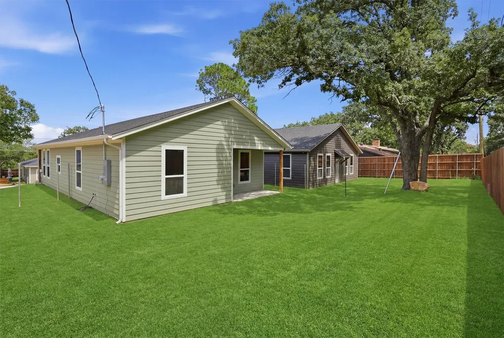 808 Branding Iron Trail Granbury TX 76049