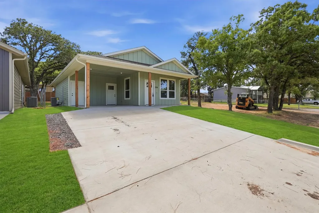 808 Branding Iron Trail Granbury TX 76049
