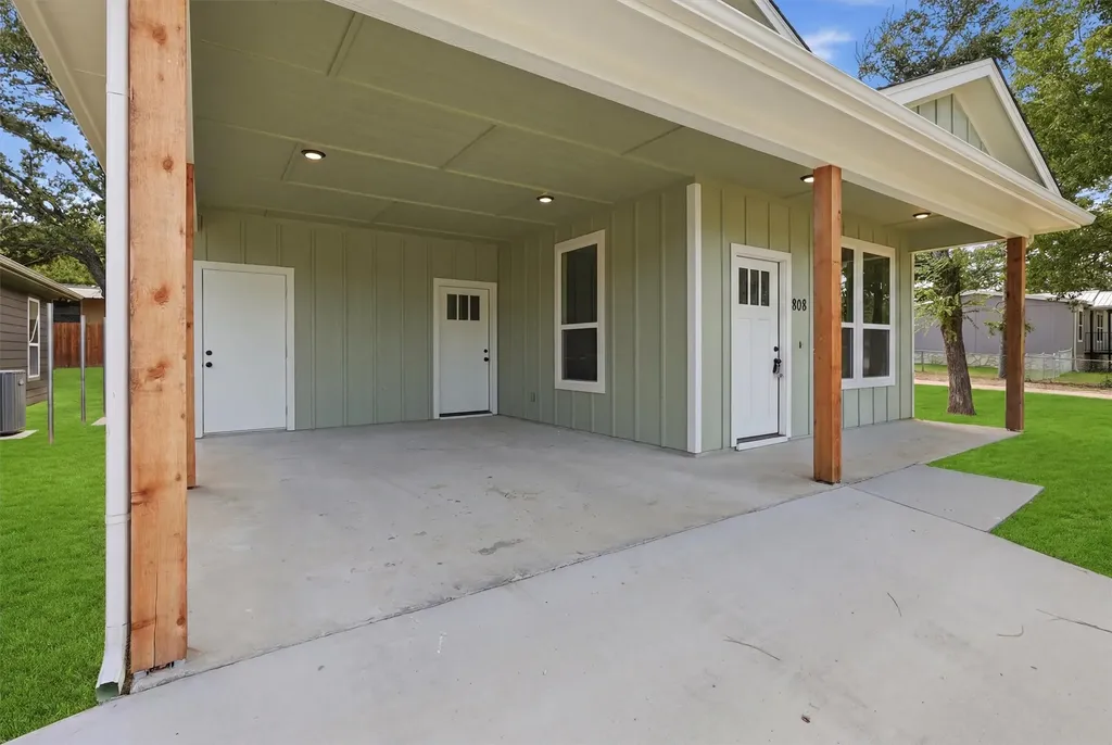 808 Branding Iron Trail Granbury TX 76049