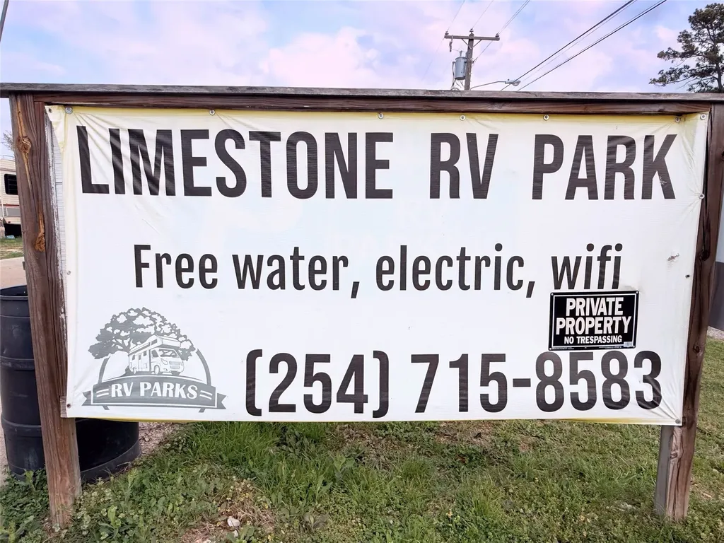 1005 E Yeagua Street Groesbeck TX 76642