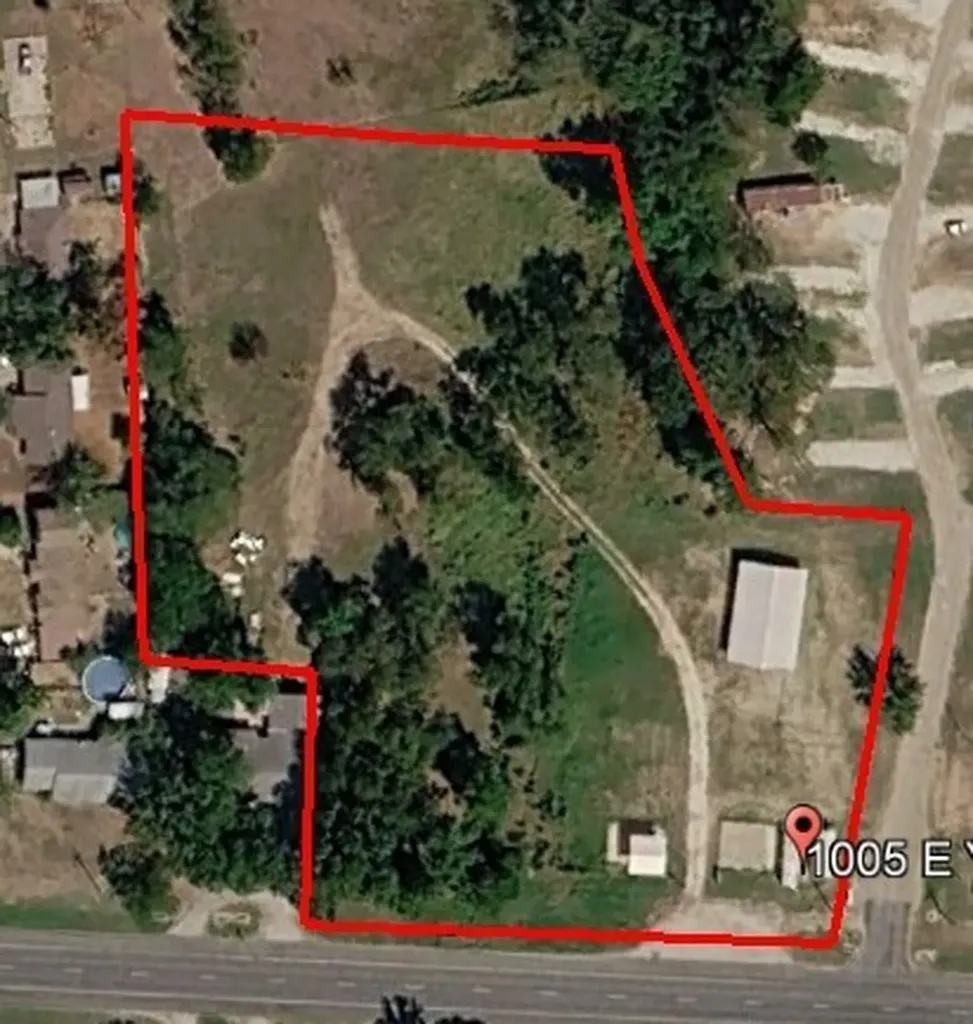 1005 E Yeagua Street Groesbeck TX 76642