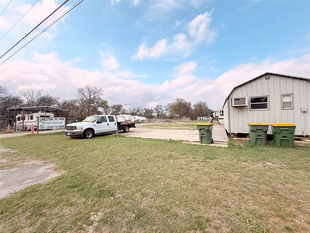 1005 E Yeagua Street Groesbeck TX 76642