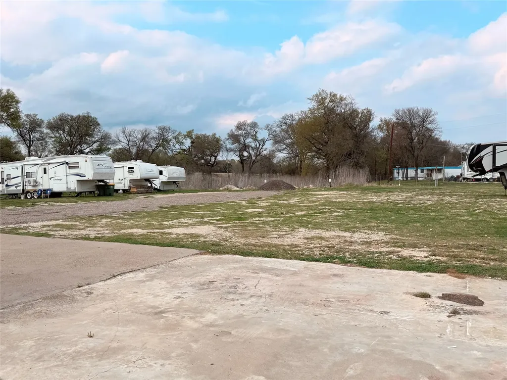 1005 E Yeagua Street Groesbeck TX 76642