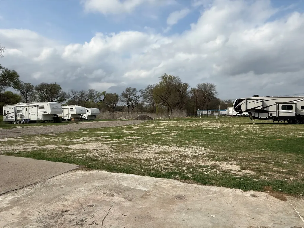 1005 E Yeagua Street Groesbeck TX 76642
