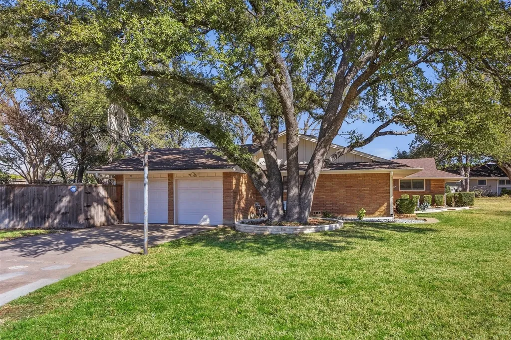 4609 Hildring Drive E Fort Worth TX 76109