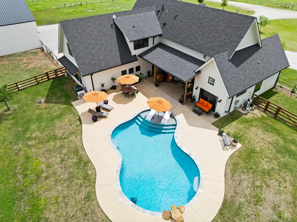2014 W Elm Mott Drive Waco TX 76705