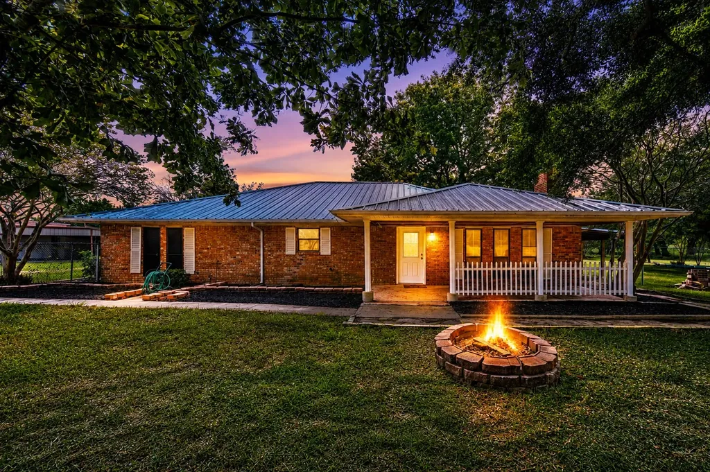 18692 County Road 334 Quinlan TX 75474