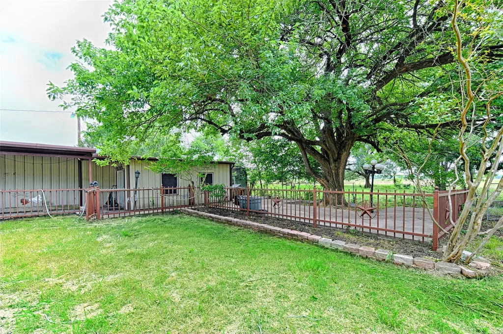 18692 County Road 334 Quinlan TX 75474