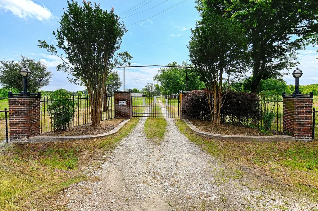 18692 County Road 334 Quinlan TX 75474