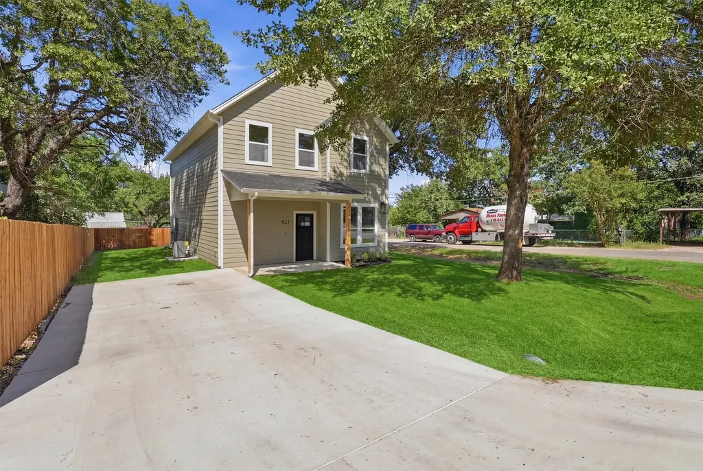 821 Harness Trail Granbury TX 76049
