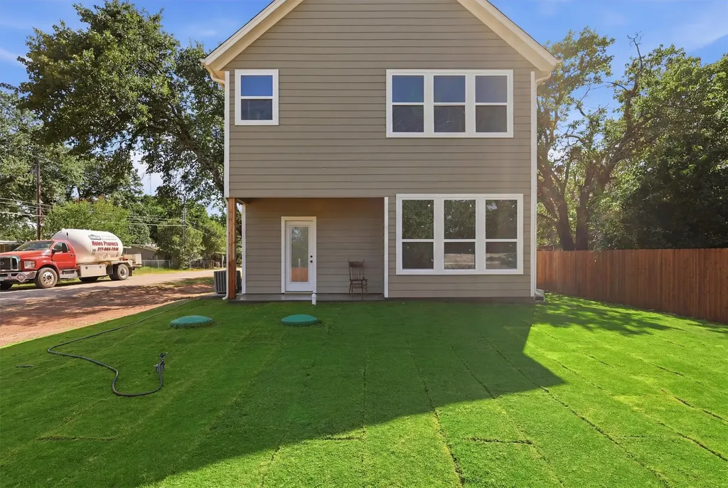 821 Harness Trail Granbury TX 76049