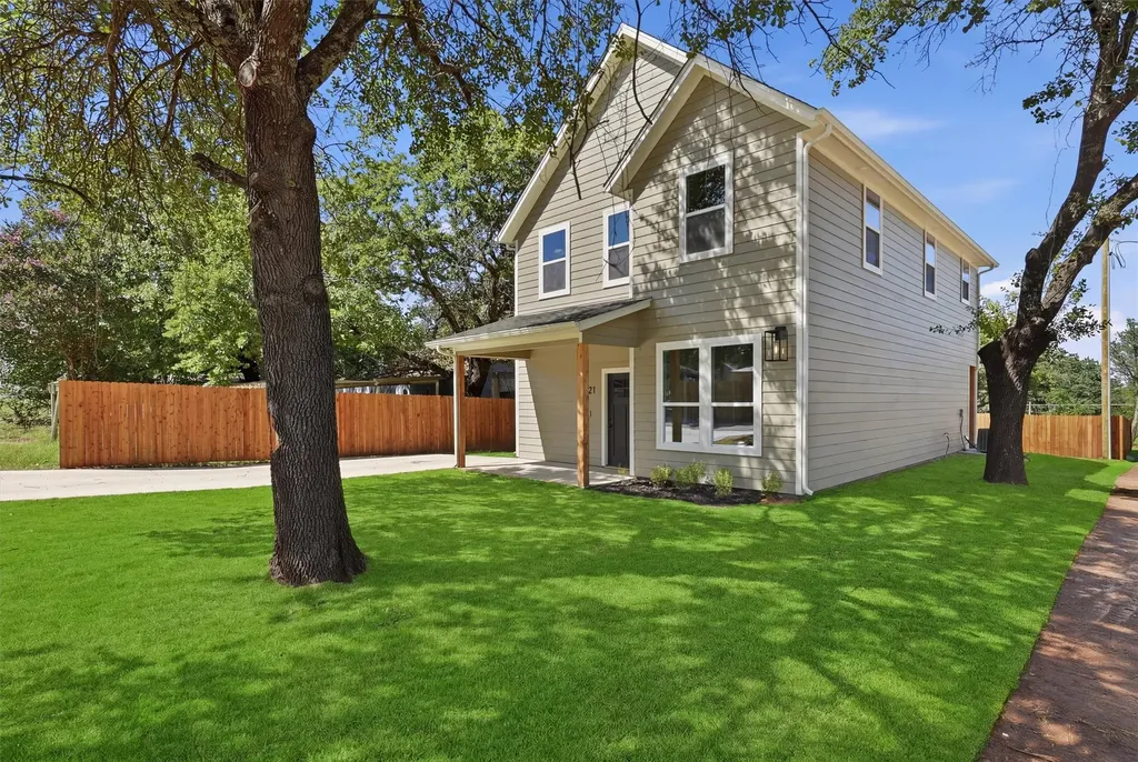 821 Harness Trail Granbury TX 76049