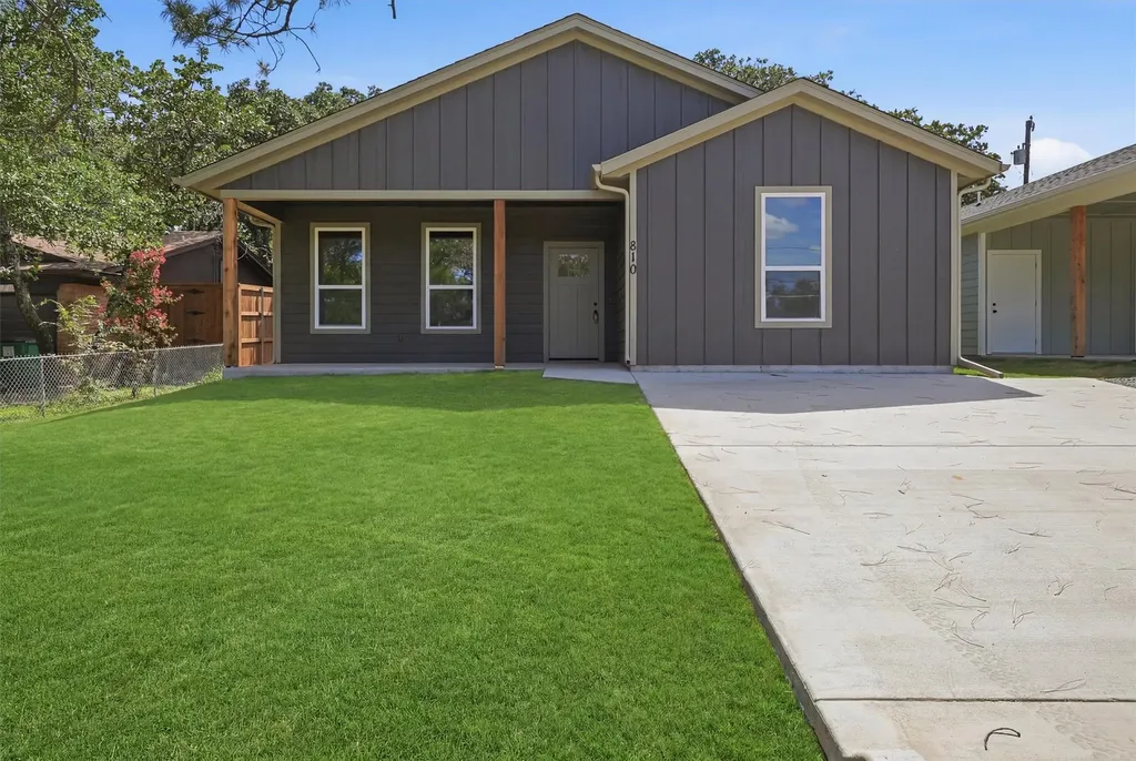 810 Branding Iron Trail Granbury TX 76049