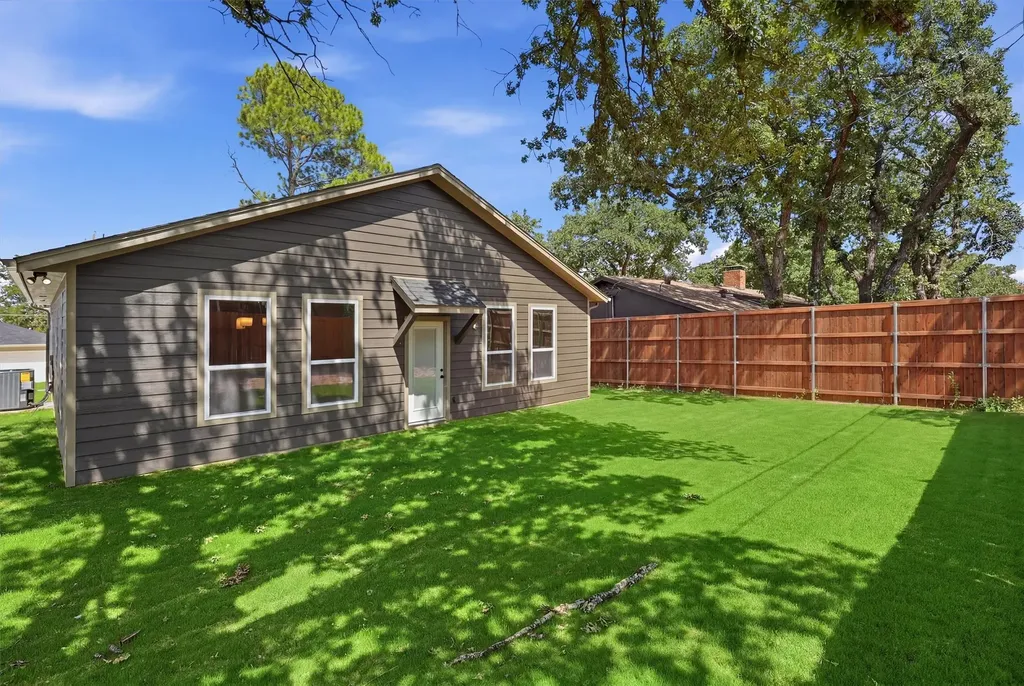 810 Branding Iron Trail Granbury TX 76049