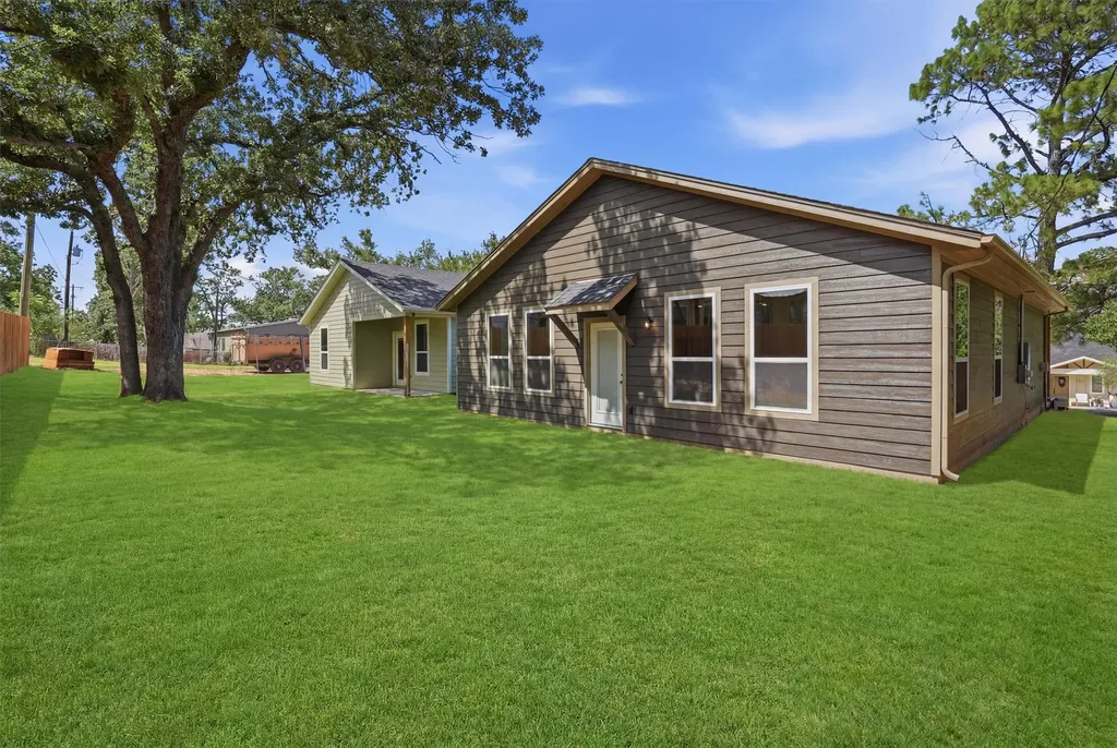 810 Branding Iron Trail Granbury TX 76049