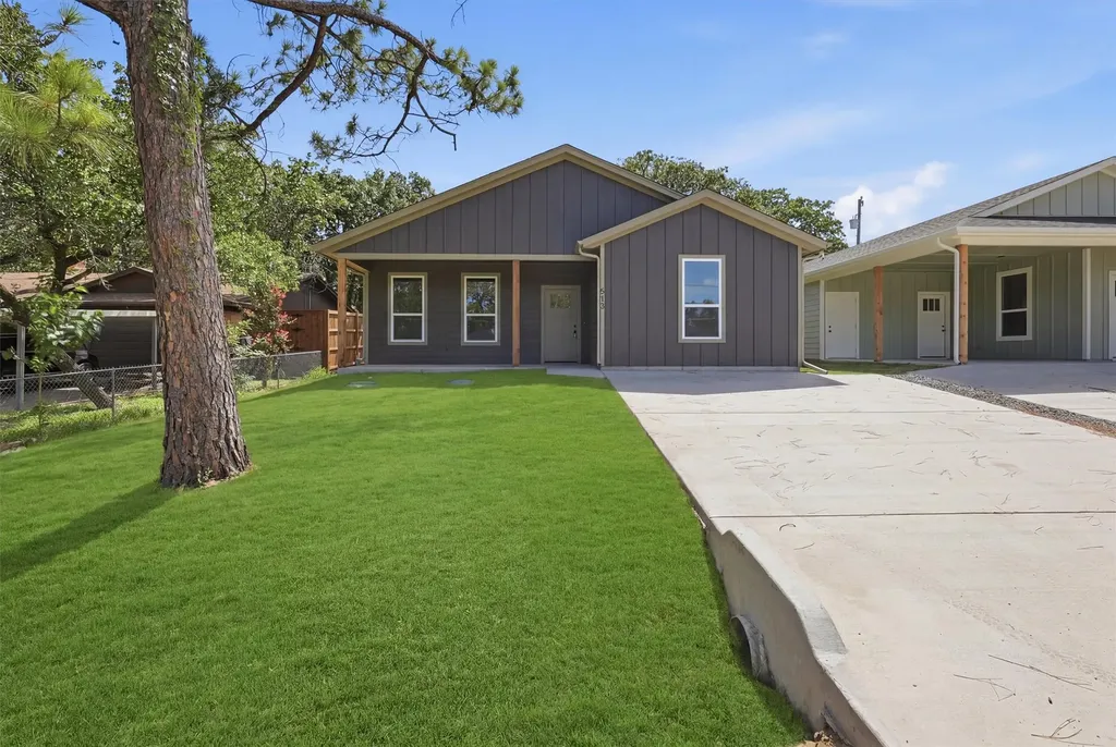 810 Branding Iron Trail Granbury TX 76049