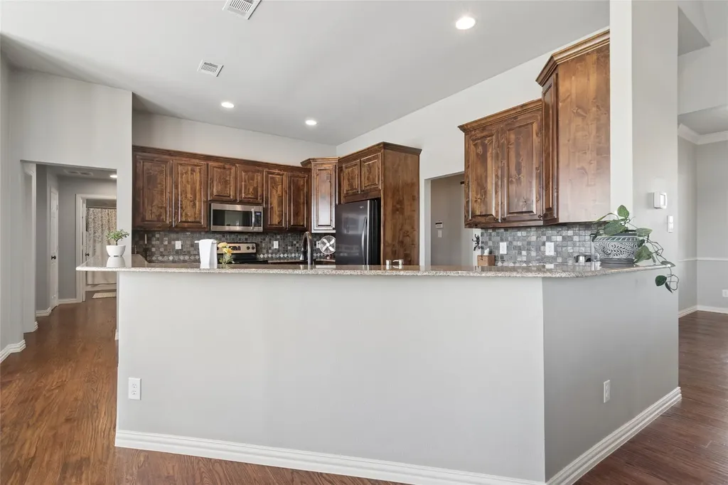 82 Forest Hills Circle Gunter TX 75058