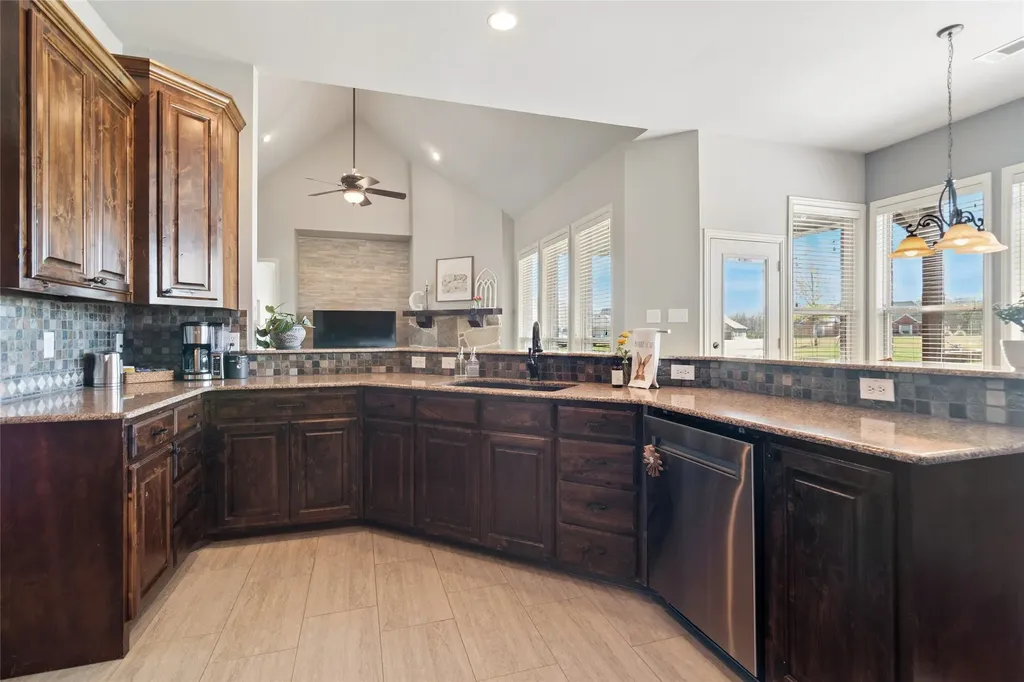 82 Forest Hills Circle Gunter TX 75058