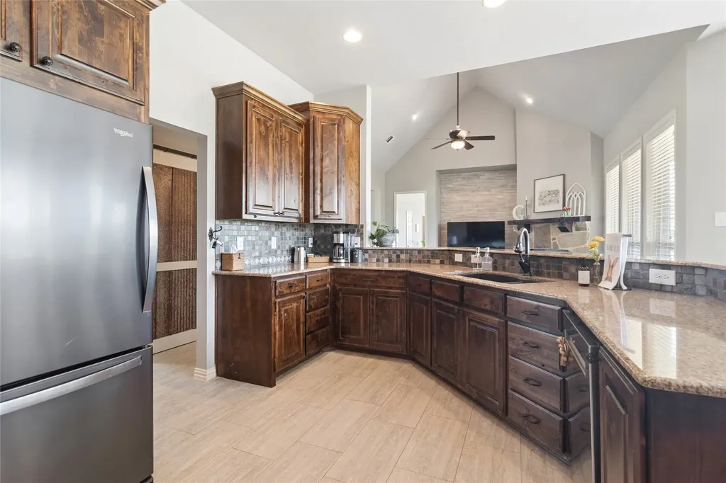 82 Forest Hills Circle Gunter TX 75058