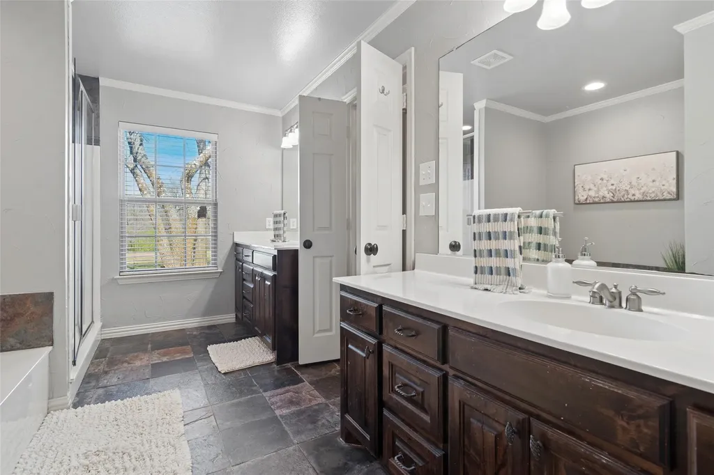 82 Forest Hills Circle Gunter TX 75058