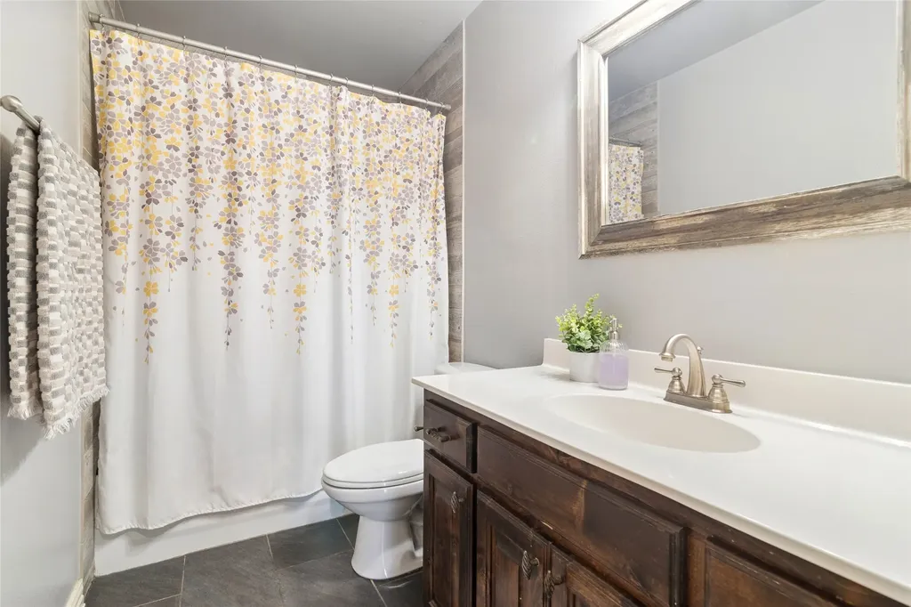 82 Forest Hills Circle Gunter TX 75058
