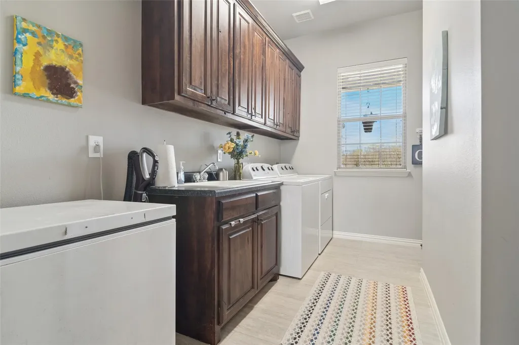 82 Forest Hills Circle Gunter TX 75058