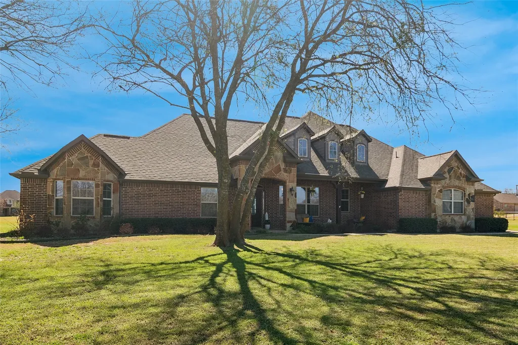 82 Forest Hills Circle Gunter TX 75058