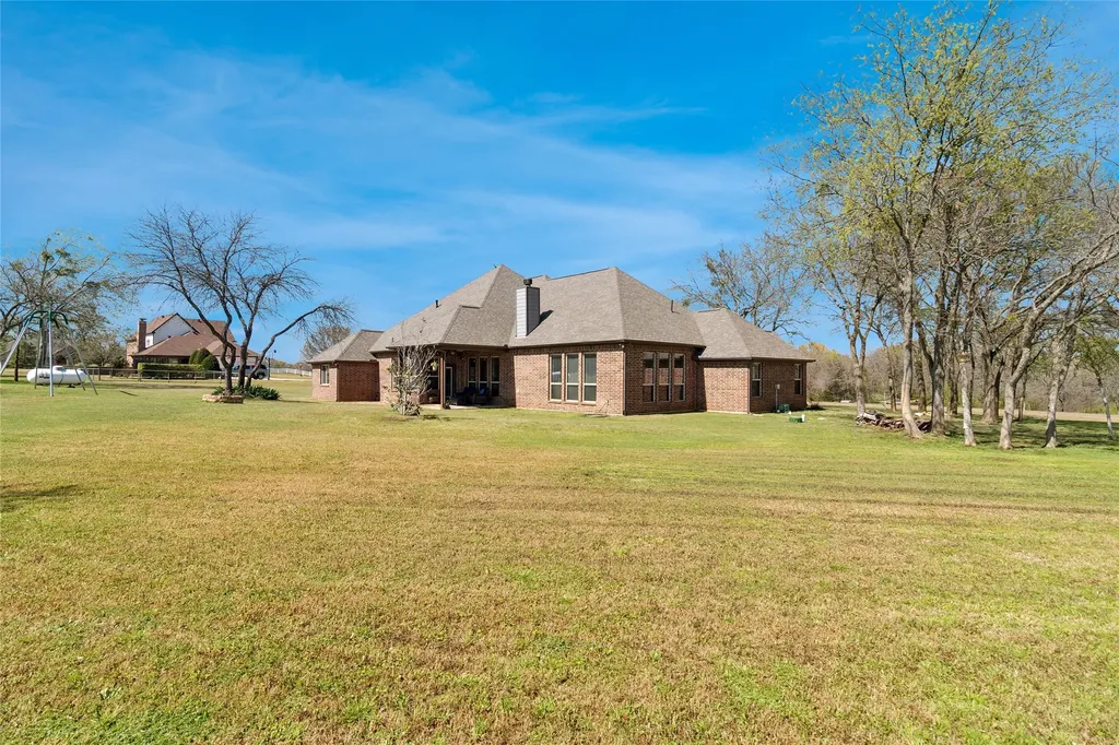 82 Forest Hills Circle Gunter TX 75058
