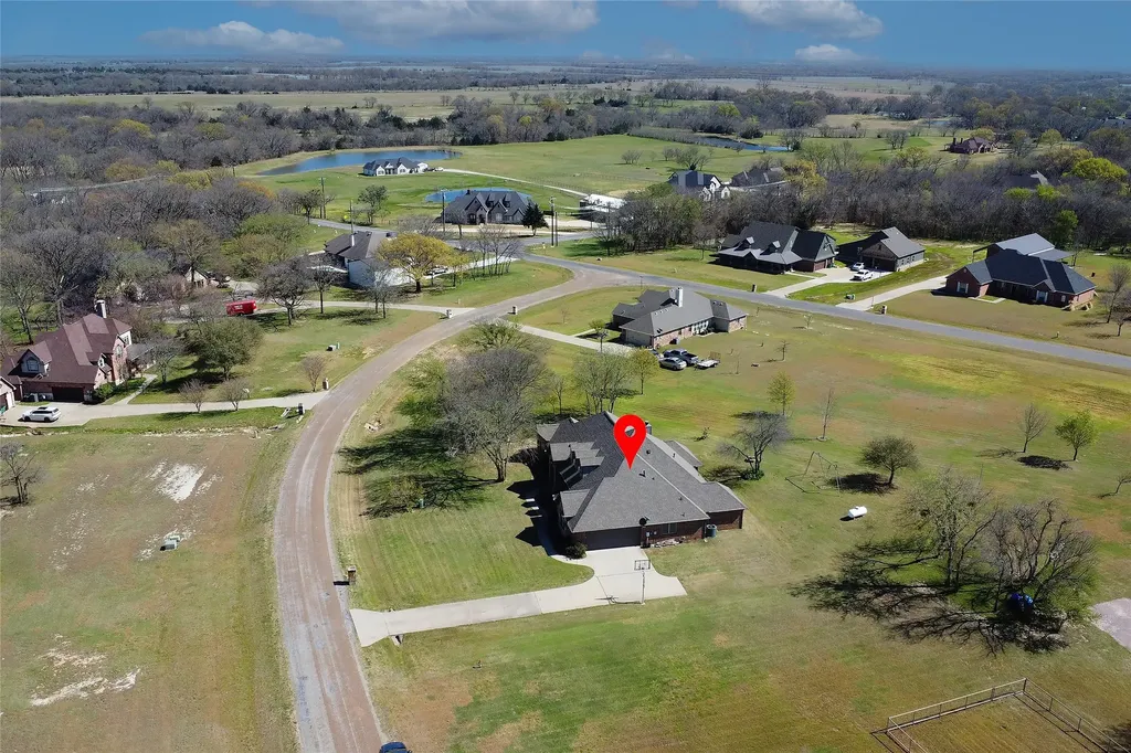 82 Forest Hills Circle Gunter TX 75058