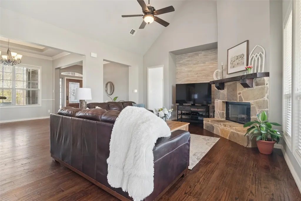 82 Forest Hills Circle Gunter TX 75058