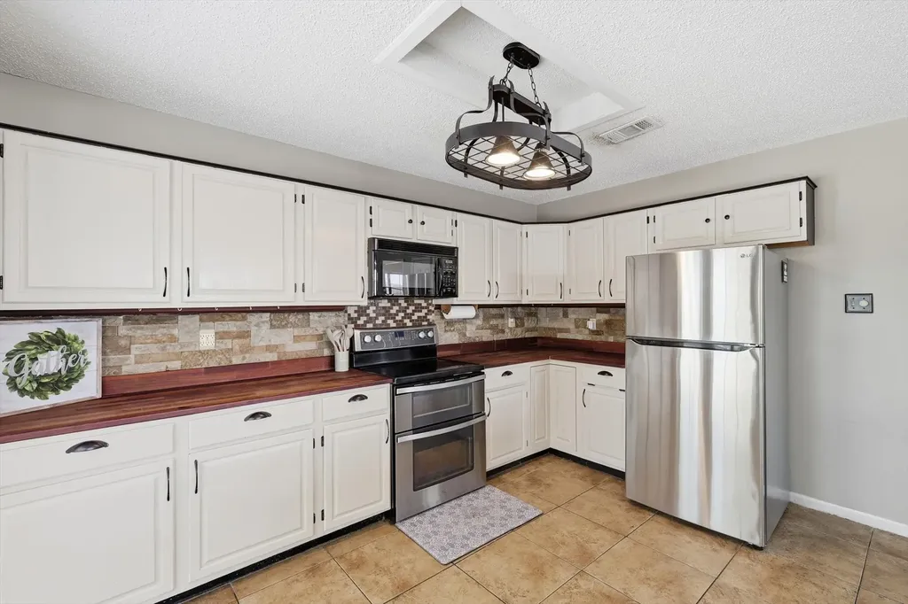 1520 Warwick Drive Mansfield TX 76063