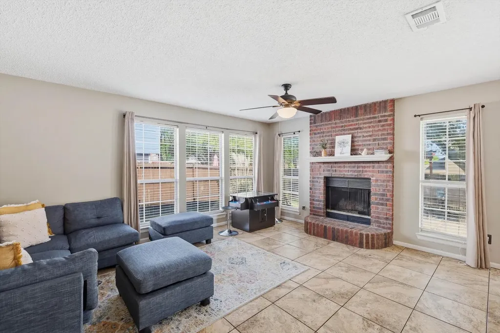 1520 Warwick Drive Mansfield TX 76063