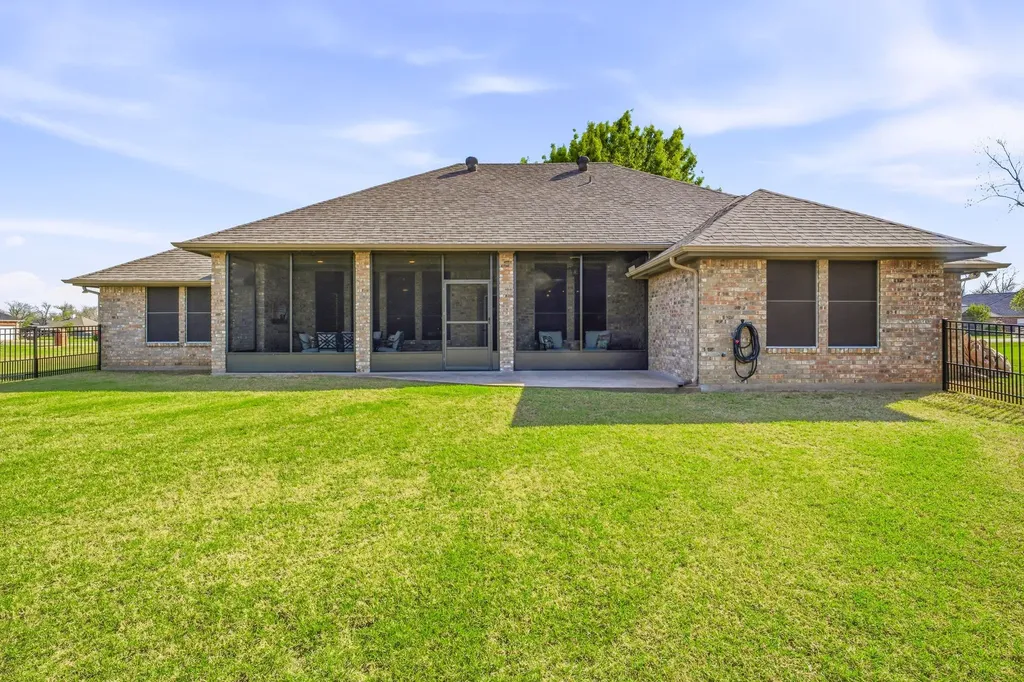 5910 Dog Leg Court Granbury TX 76049