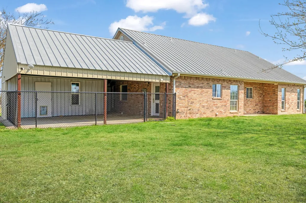898 Farm Road 1700 Clarksville TX 75426