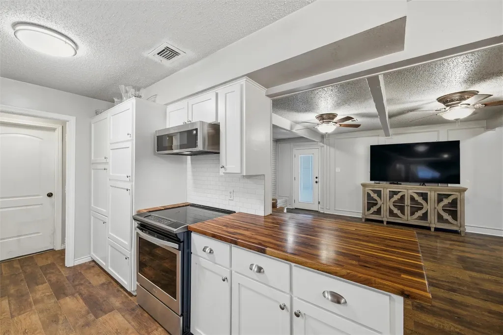 409 E Scotland Drive Irving TX 75062