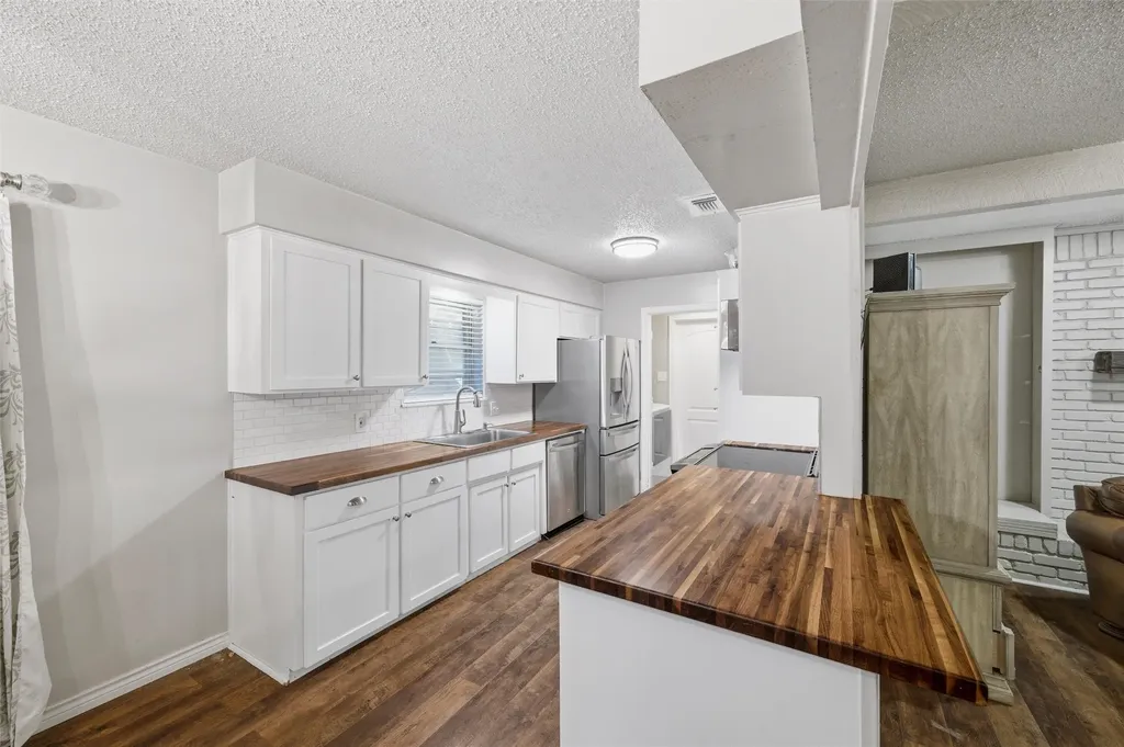 409 E Scotland Drive Irving TX 75062