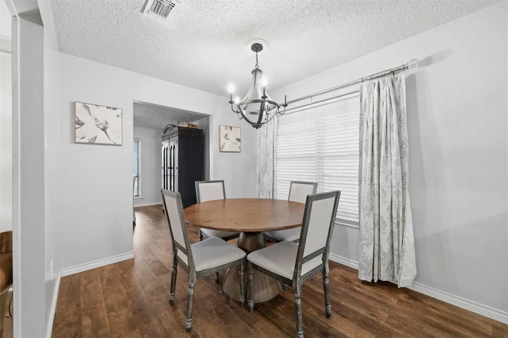 409 E Scotland Drive Irving TX 75062