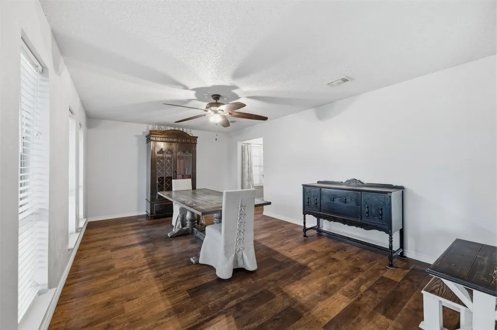 409 E Scotland Drive Irving TX 75062