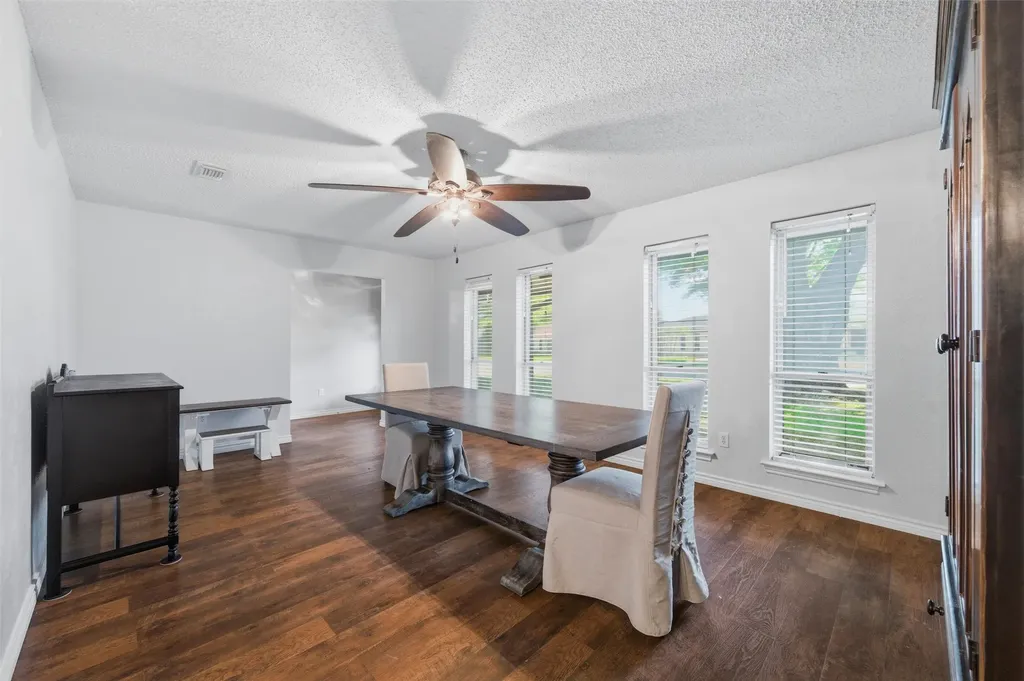 409 E Scotland Drive Irving TX 75062