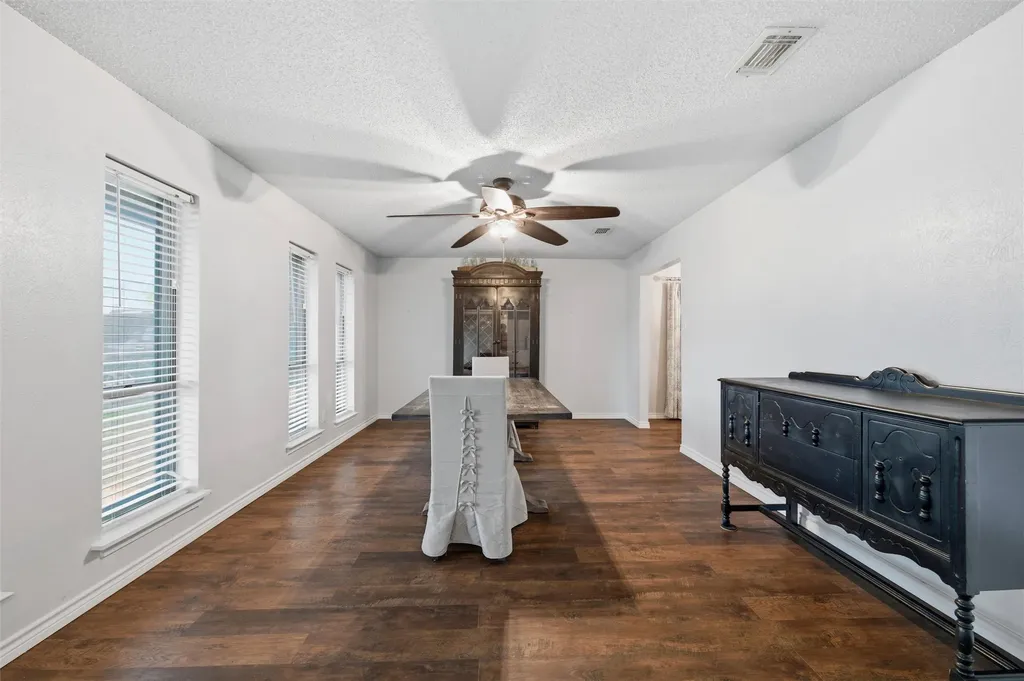 409 E Scotland Drive Irving TX 75062