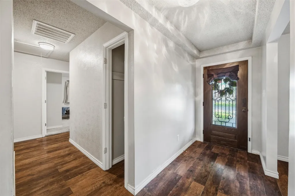 409 E Scotland Drive Irving TX 75062