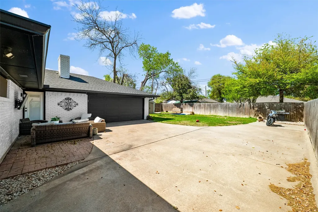409 E Scotland Drive Irving TX 75062