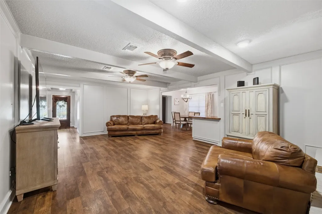 409 E Scotland Drive Irving TX 75062